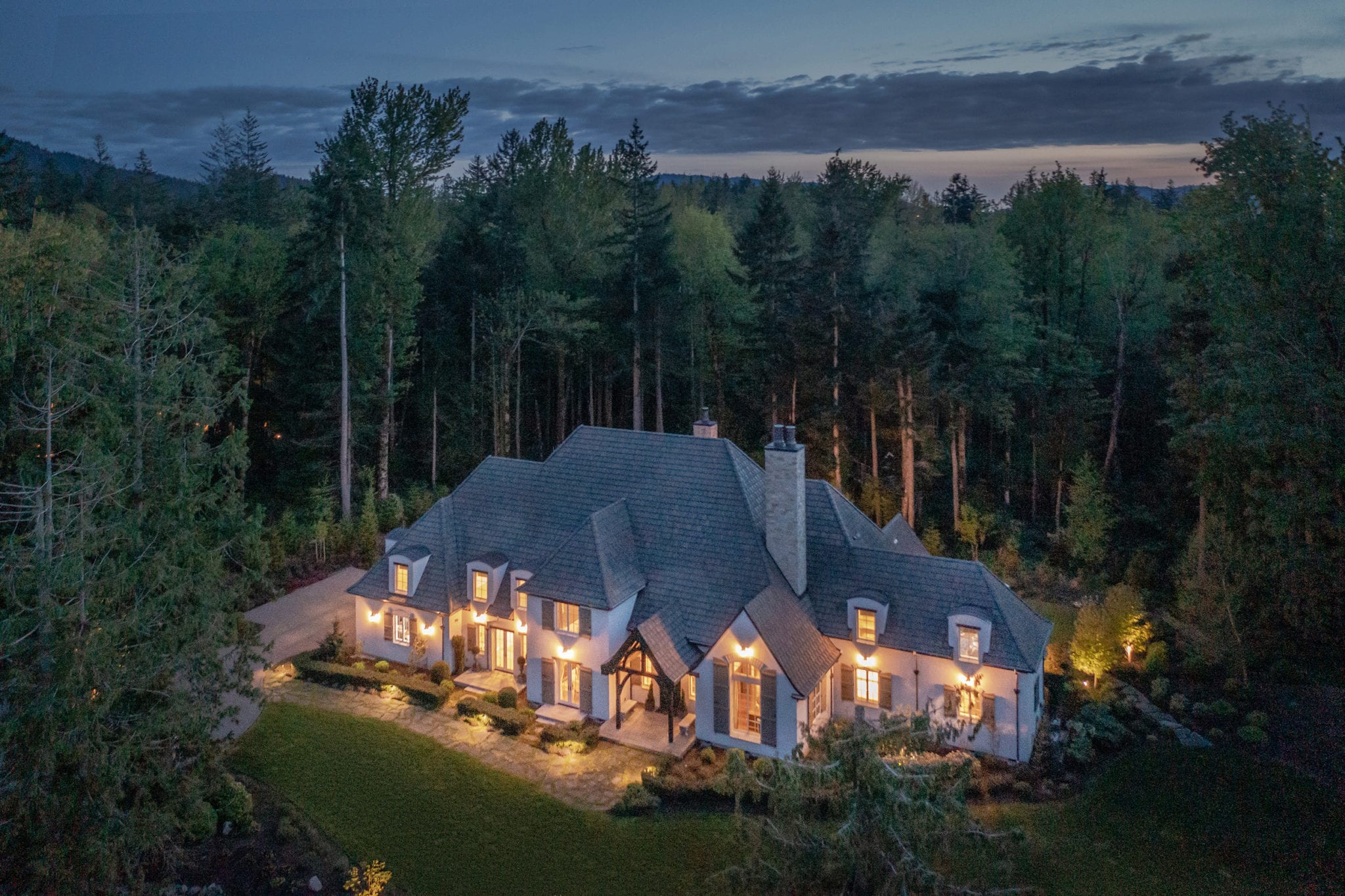 Beautiful Real Estate Photography worthy of Luxury Homes Magazine Cover.